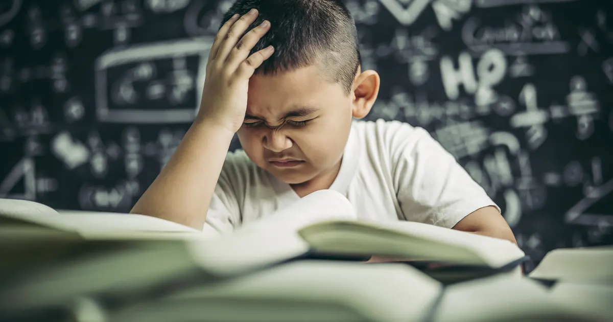 Anak kesulitan mengerjakan PR matematika